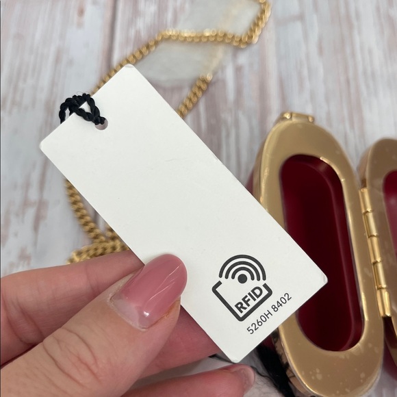 $980 New GUCCI Mini Bag red heart gold GG logo airpod case coin purse LIMITED - Picture 13 of 14